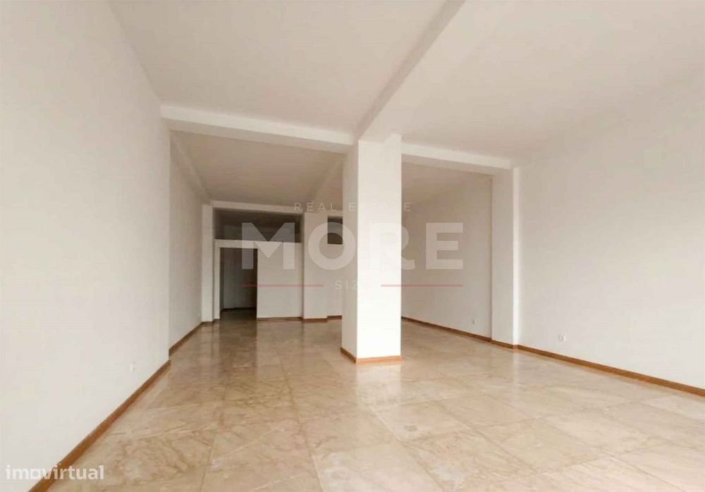 Espaço comercial no Centro Histórico de Évora, junto ao Teatro Garcia