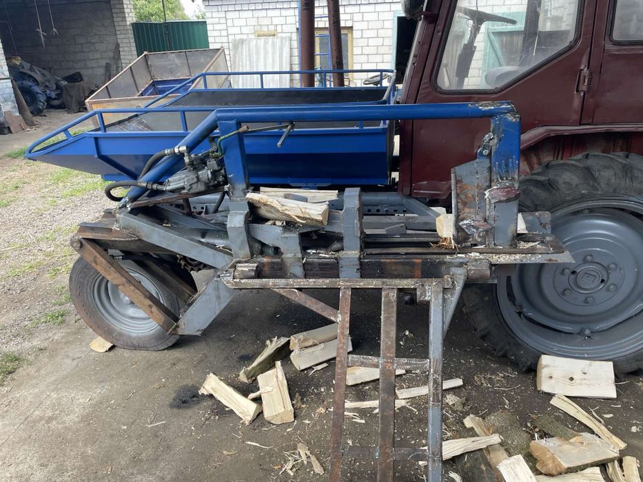 Дровокол універсальний на базі трактора Т16