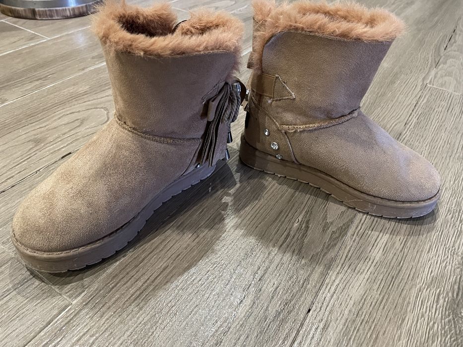 Уггі на дівчинку