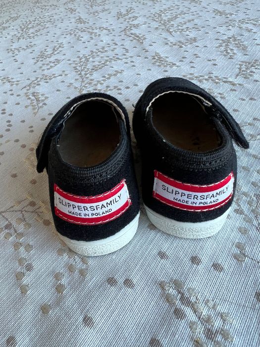 Pierwsze buciki dla dzieci na rzep,  Slippers Family, profilowane