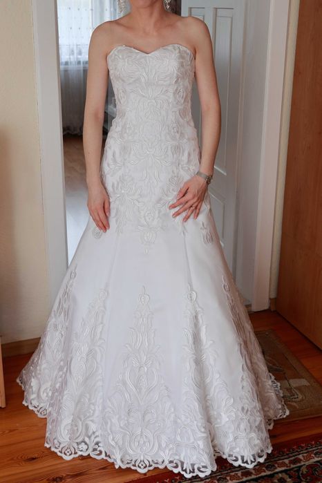 Elegancka suknia ślubna w rozmiarze 36