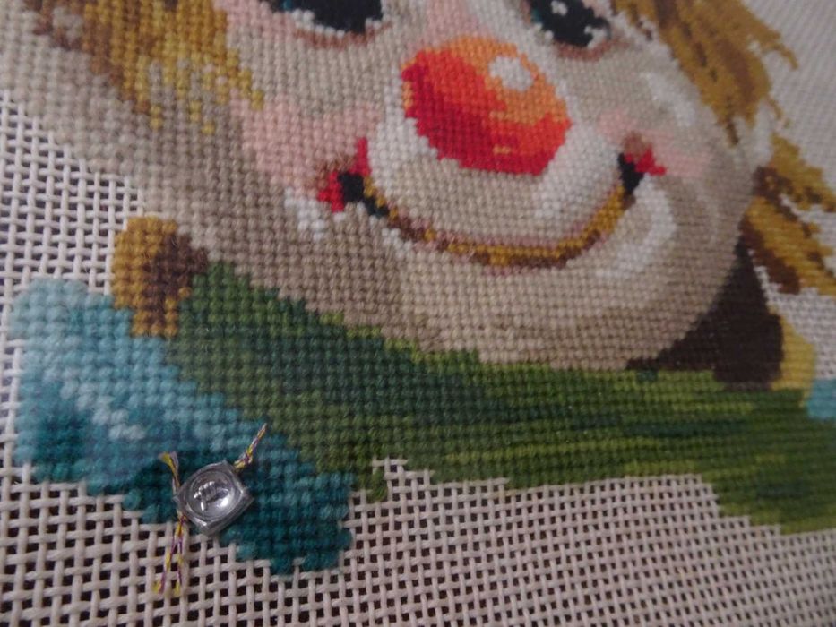 Quadro Bordado Ponto de Cruz "Palhaço" (Com Selo de Certificação)