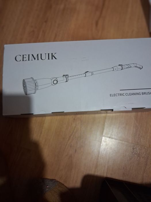 Оснащена мощным двигателем и 7 сменными насадками-щетками для различны