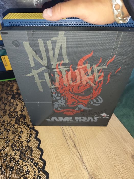 Xbox one X w edycji Cyberpunk 2077 Gry  2020 r jak nowa 1msc gamę pass