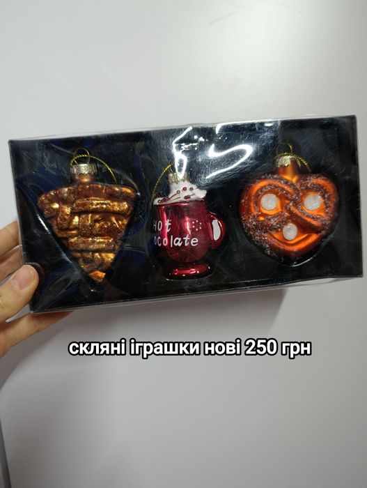 Новорічні листівки, іграшки, декор