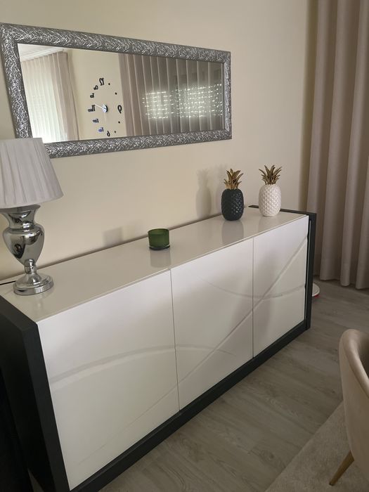 Movel aparador branco com  led incorporado