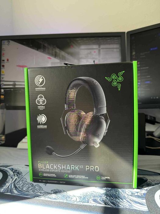 Combo Microfone Razer Seiren Elite e RAZER BlackShark V2 Pro