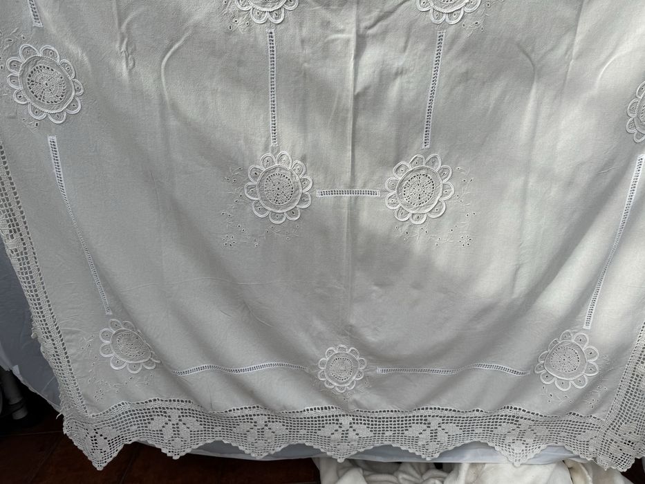 Toalha com bordado industrial