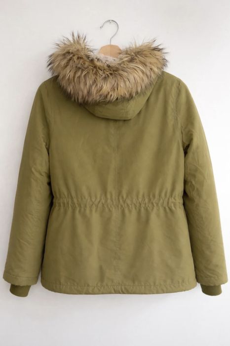 Casaco Inverno com pelo no gorro destacável