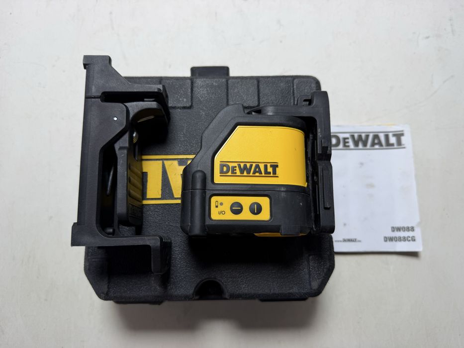 Лазерний рівень DeWALT DW088