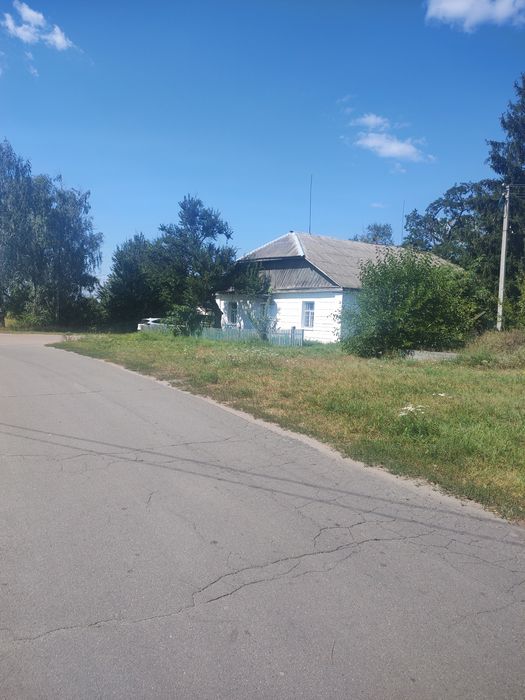 Продам приміщення 200 кВ та земельну ділянку 2,5 ГА в Літочках