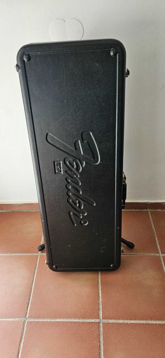 Standard Stratocaster, Pau Ferro Fingerboard, Black