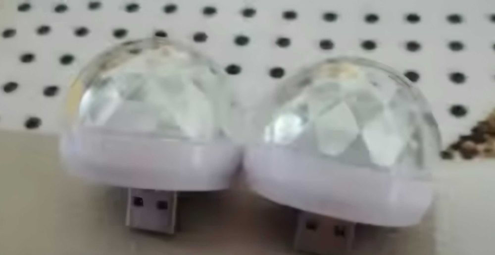 Lampka samochodowa usb kula DISCO