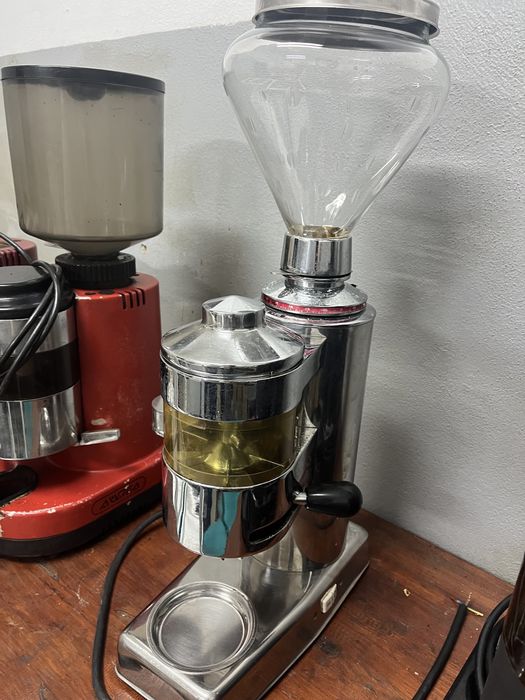 Moinho de café Quick Mill vintage a funcionar a 100%