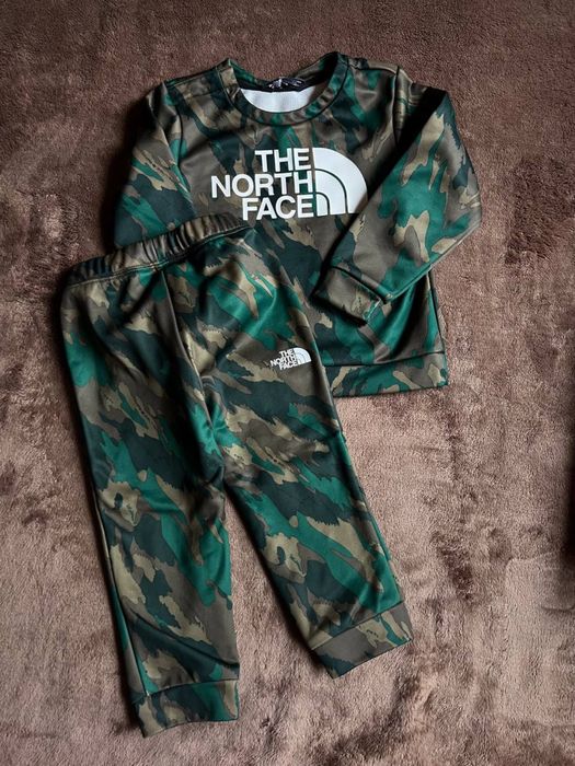 Спортивний костюм TNF