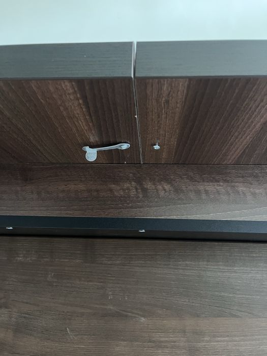Drewniany rozkladany stół drewniany w stanie idealnym