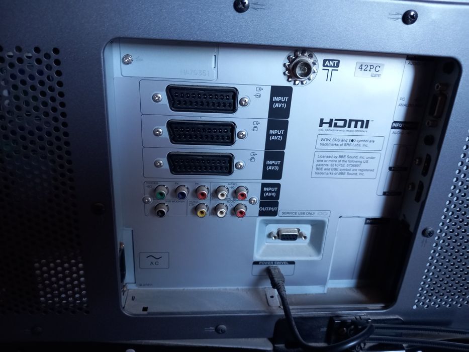 Tv grande Hitachi com comando