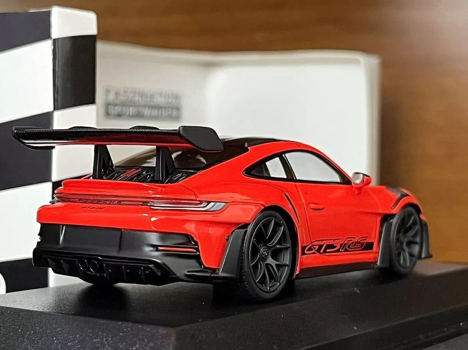 Minichamps 1:43 Porsche 911 GT3 RS ano 2023