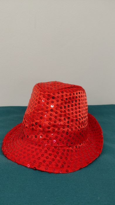 Капелюх з паєтками