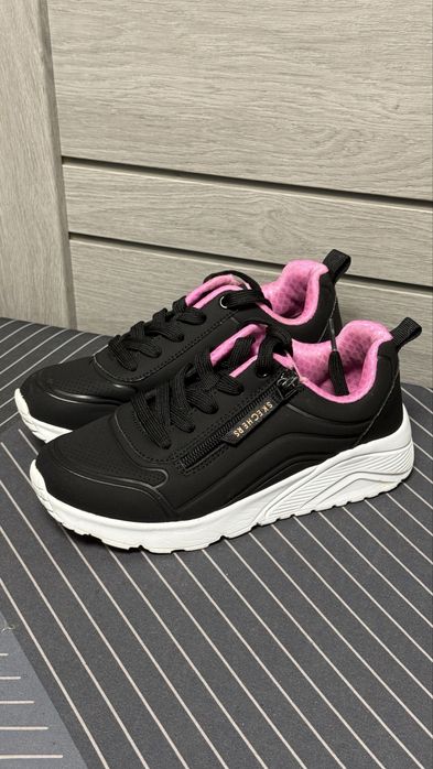 Кросівки Skechers для дівчинки 34р.