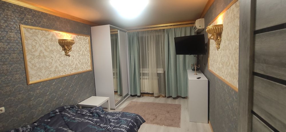 Центр! 2 окремі кімнати кондиціонер!Біля озера!