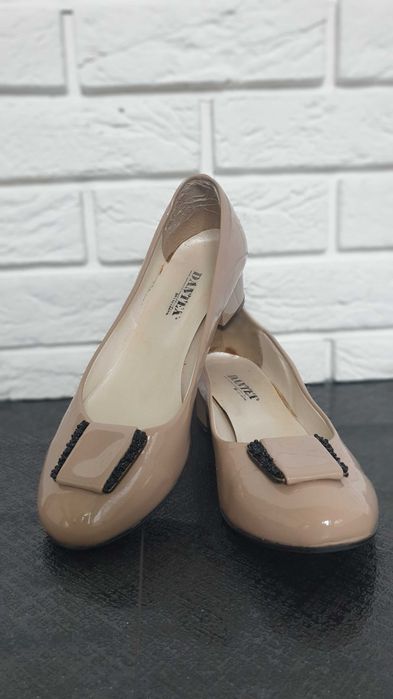 Туфлі лакові жіночі