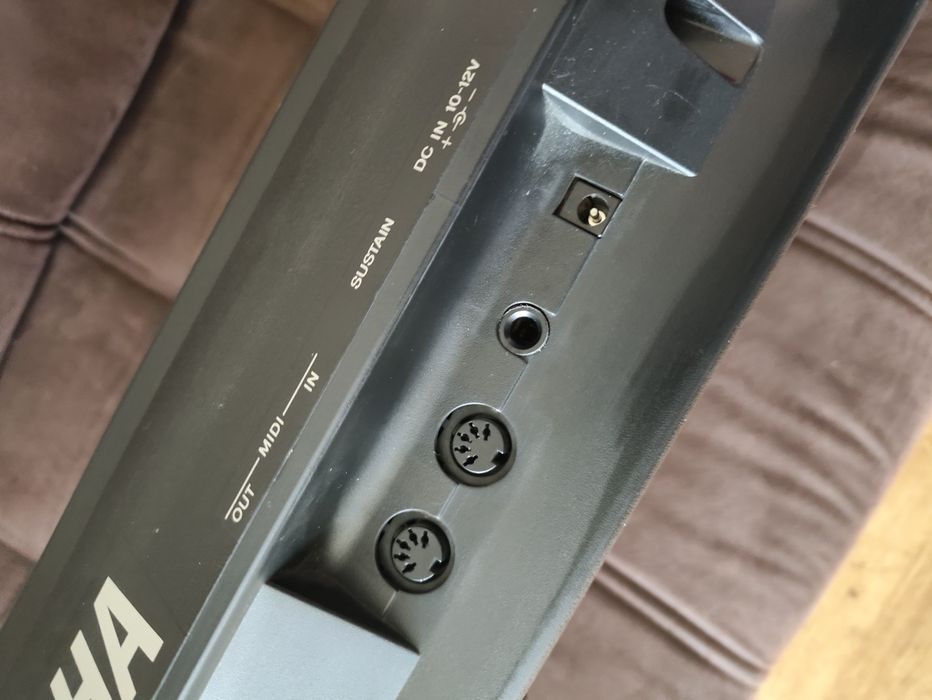 Yamaha PSR-320 синтезатор з автоакомпанементом, динамічні клавіші