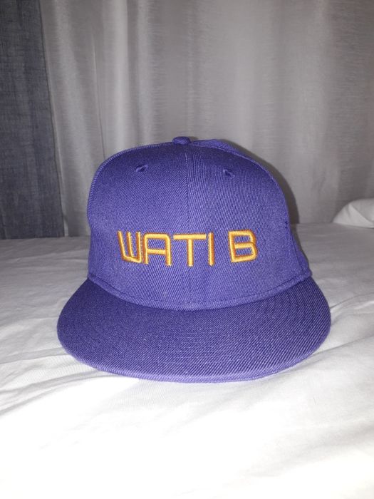Cap WATI B roxo em bom estado