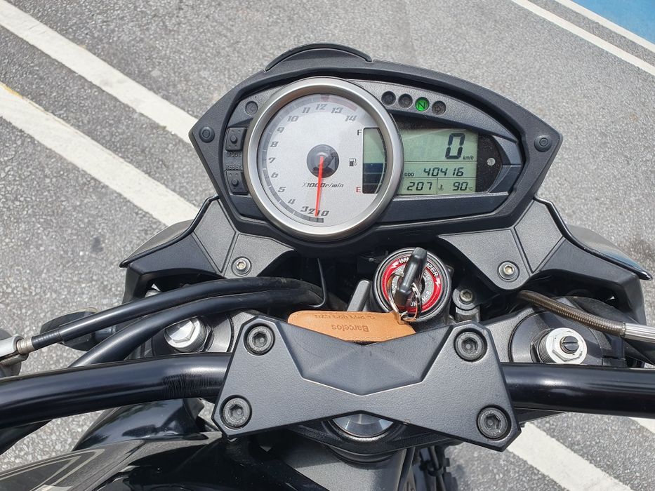 Kawasaki Z750 (limitada 35kw apenas no livrete)