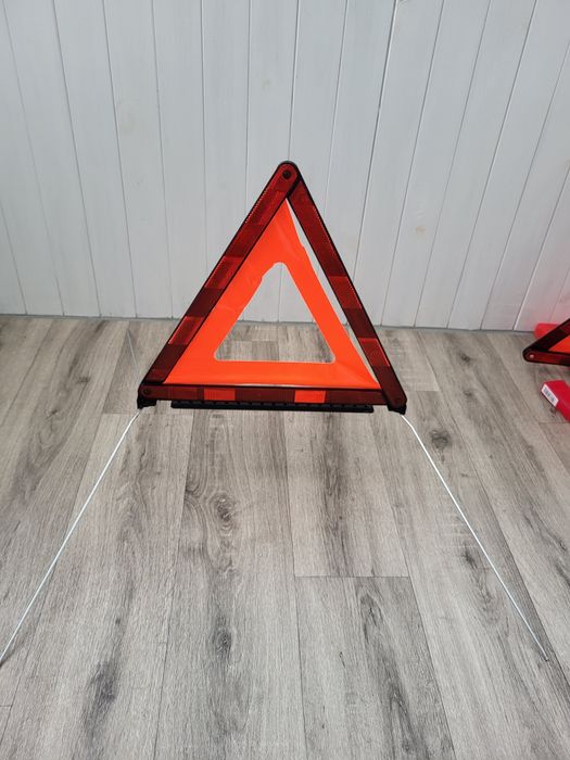 Знак аварійної зупинки, трикутник