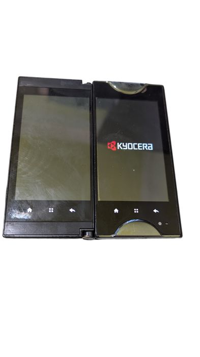 Kyocera m9300 (Первый телефон с двумя экранами)