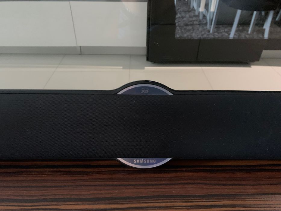 Sound bar Samsung com subwoofer  HT E8200
