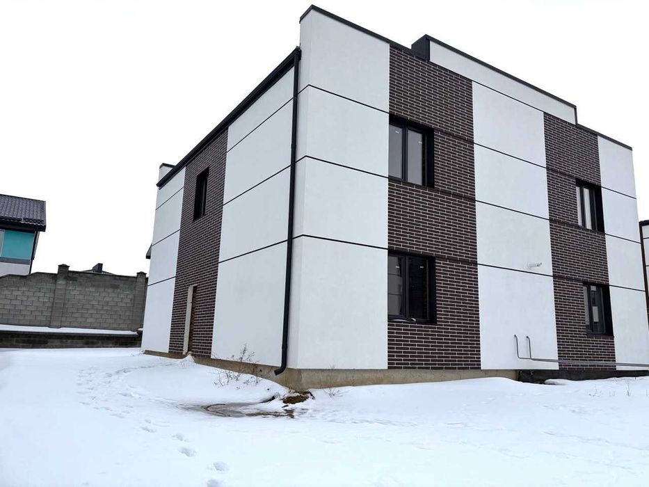 Продам котедж в районі Кінзи з міськими мережами