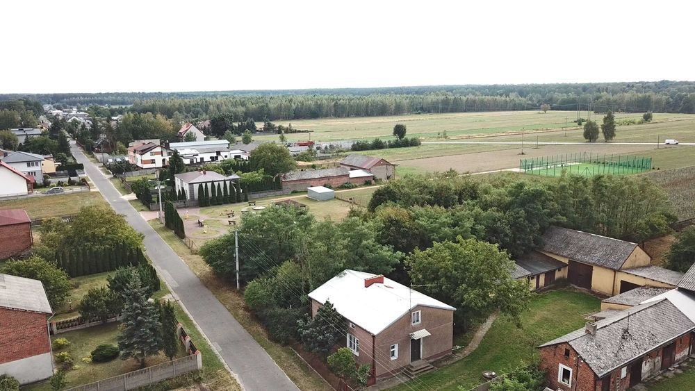 Gospodarstwo rolne / Siedlisko / Budynki gospodarcze > 700 m2 / Media