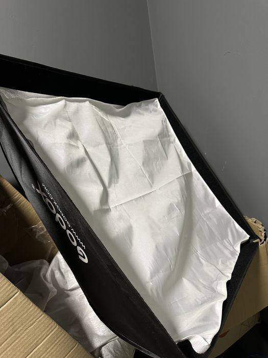 Продам софтбокс Godox з сотами стан нового