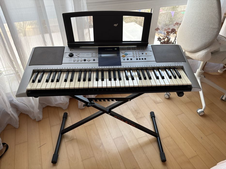 Teclado Yamaha PSR-E323