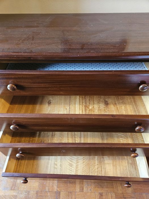 Comoda em madeira maciça