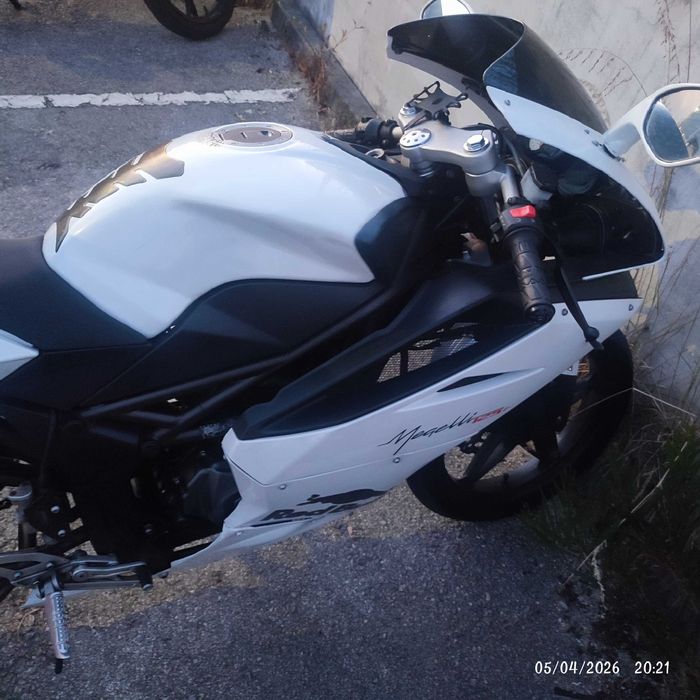 Vendo mota Megelli 125 cc