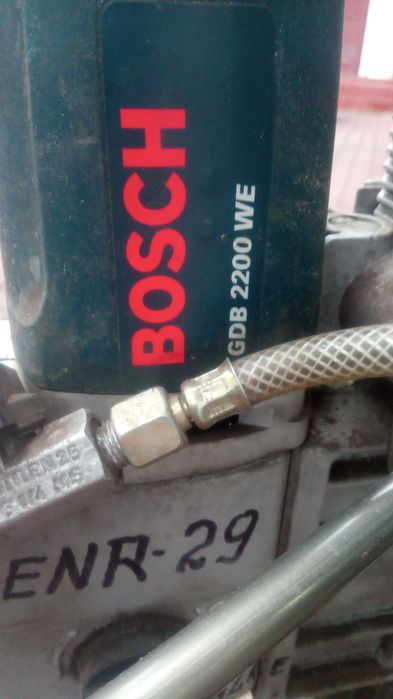 Wiertnica Bosch GDB2200WE ze statywem.