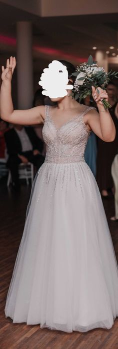 Błyszcząca suknia ślubna