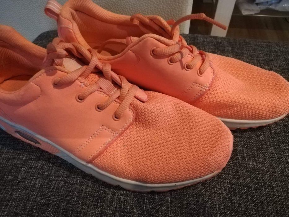 Buty sportowe damskie