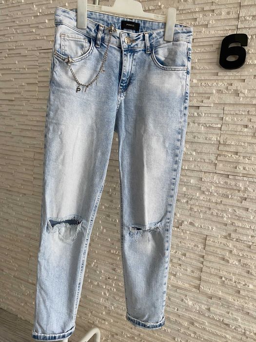 Piękne Pinko  przecierane dżinsy z dopinanym łańcuszkiem jaskółki
