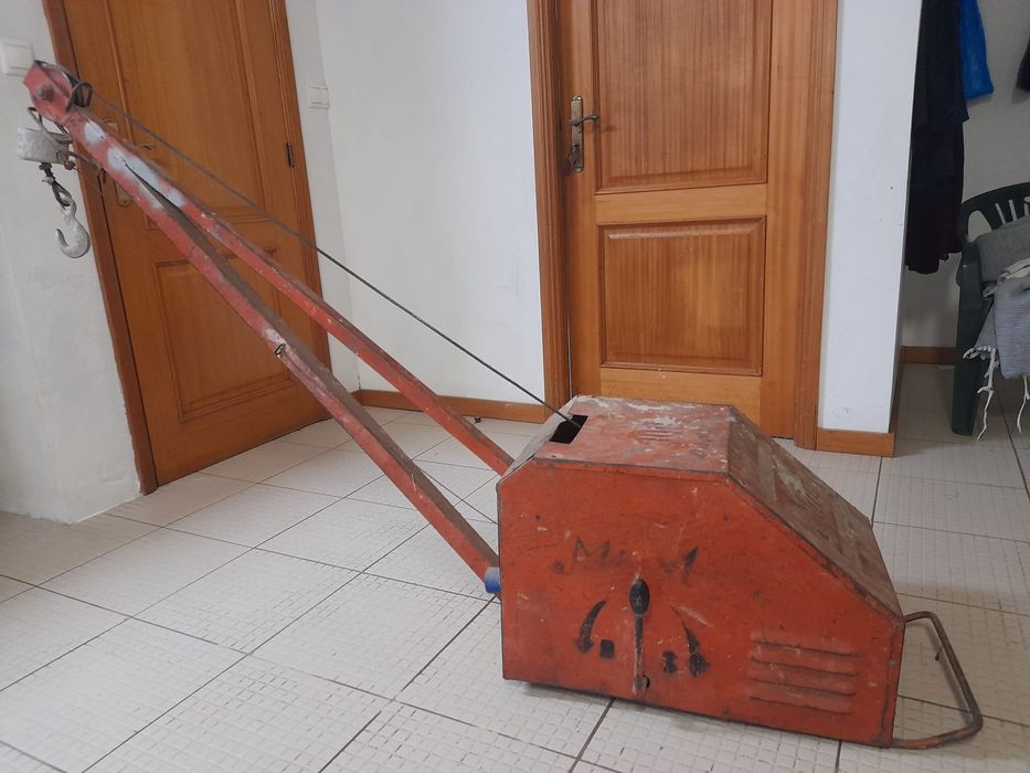 Guincho com tripé e balde