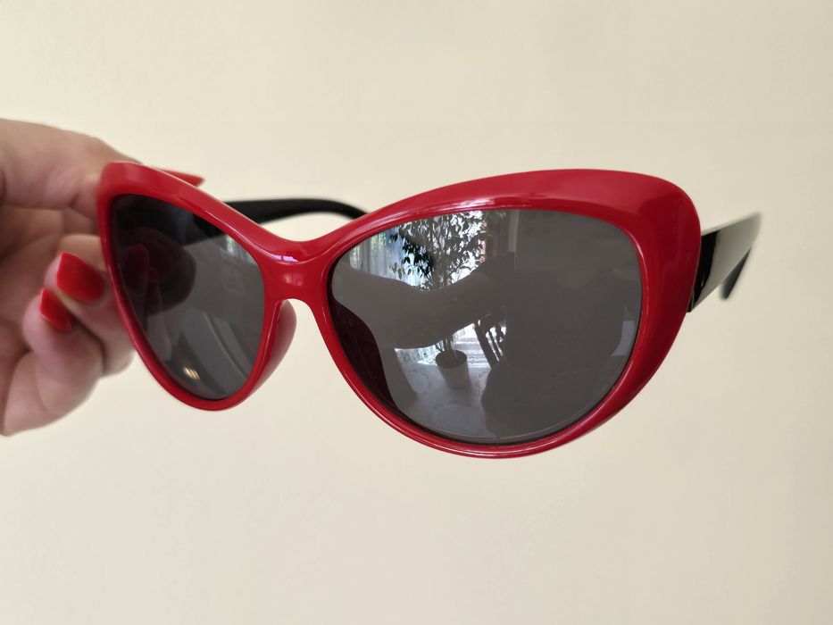 Okulary przeciwsłoneczne, czerwono-czarne kocie oczy