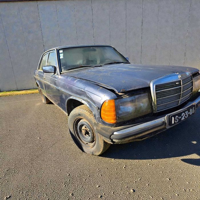 Mercedes-Benz W123 300D  Para peças