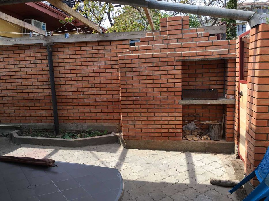 Трехкомнатный дом в Аркадии 6 мест. Газ Солнечная станция Генератор.