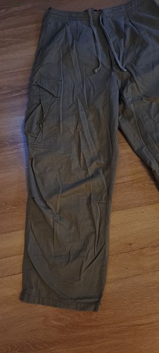 Spodnie cargo męskie Pull&Bear rozm. M