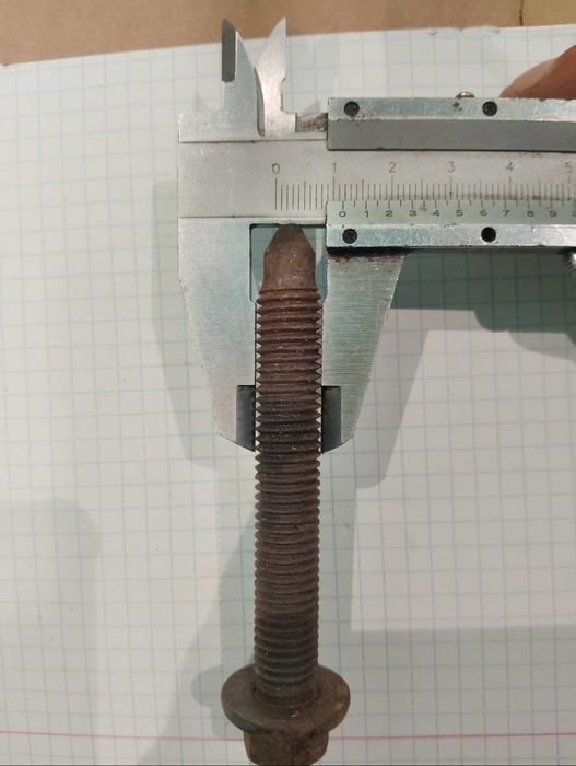 Болти підрамника