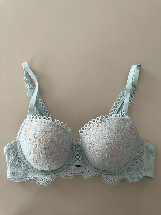 Бюст Victoriaʼs Secret, p. 80C