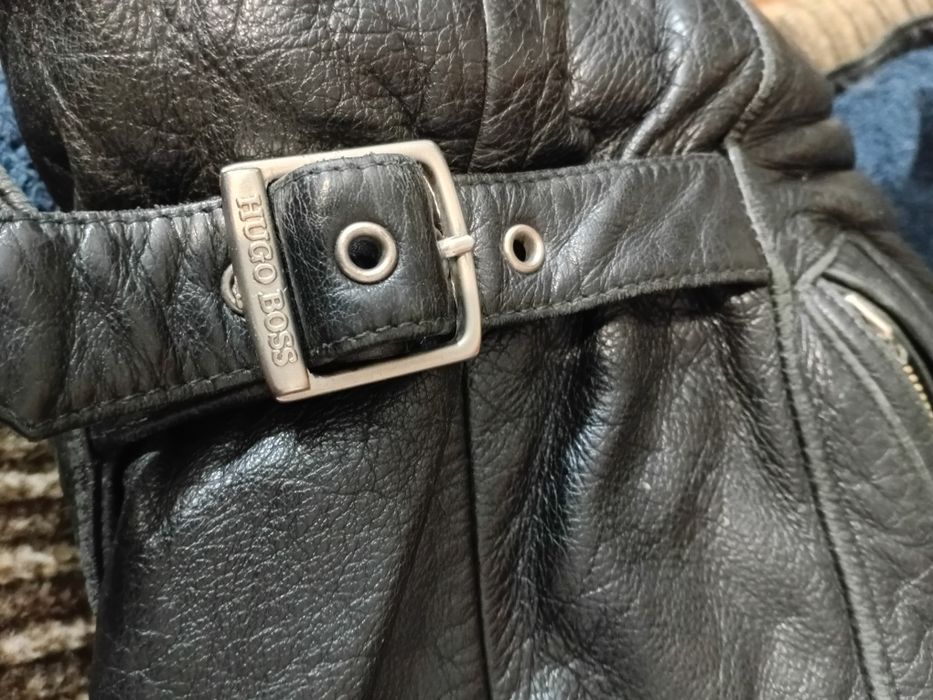 Шкіряна зимова куртка HUGO BOSS.